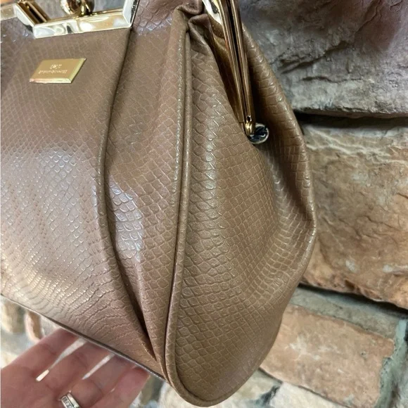 Lulu Guinness Kiss Lock Closure Handbag - Picture 3 of 9